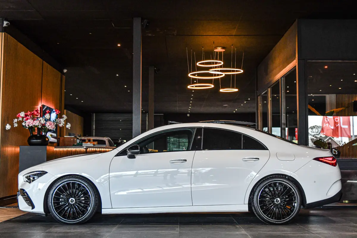 180 Star Edition AMG Line LIMITED, Panorama, Night, Camera, 19", Sfeer, Multibeam!