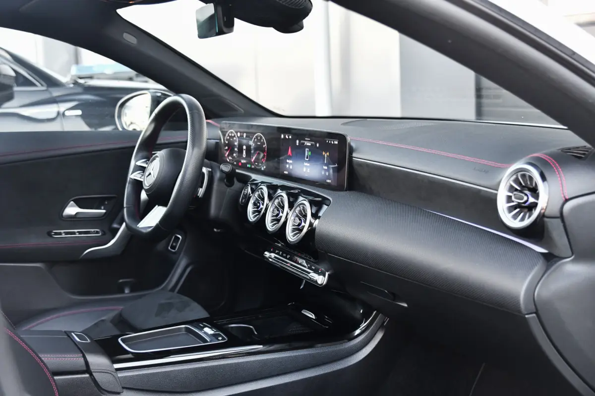 180 Star Edition AMG Line LIMITED, Panorama, Night, Camera, 19", Sfeer, Multibeam!