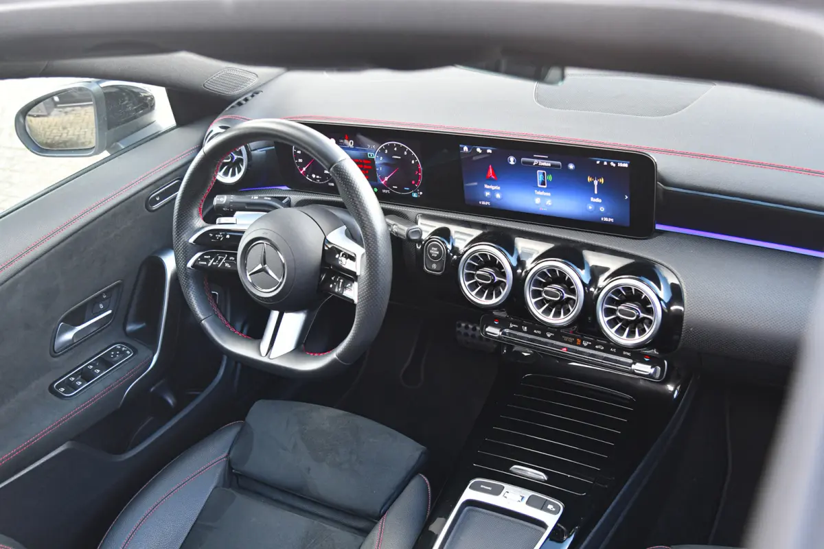 180 Star Edition AMG Line LIMITED, Panorama, Night, Camera, 19", Sfeer, Multibeam!