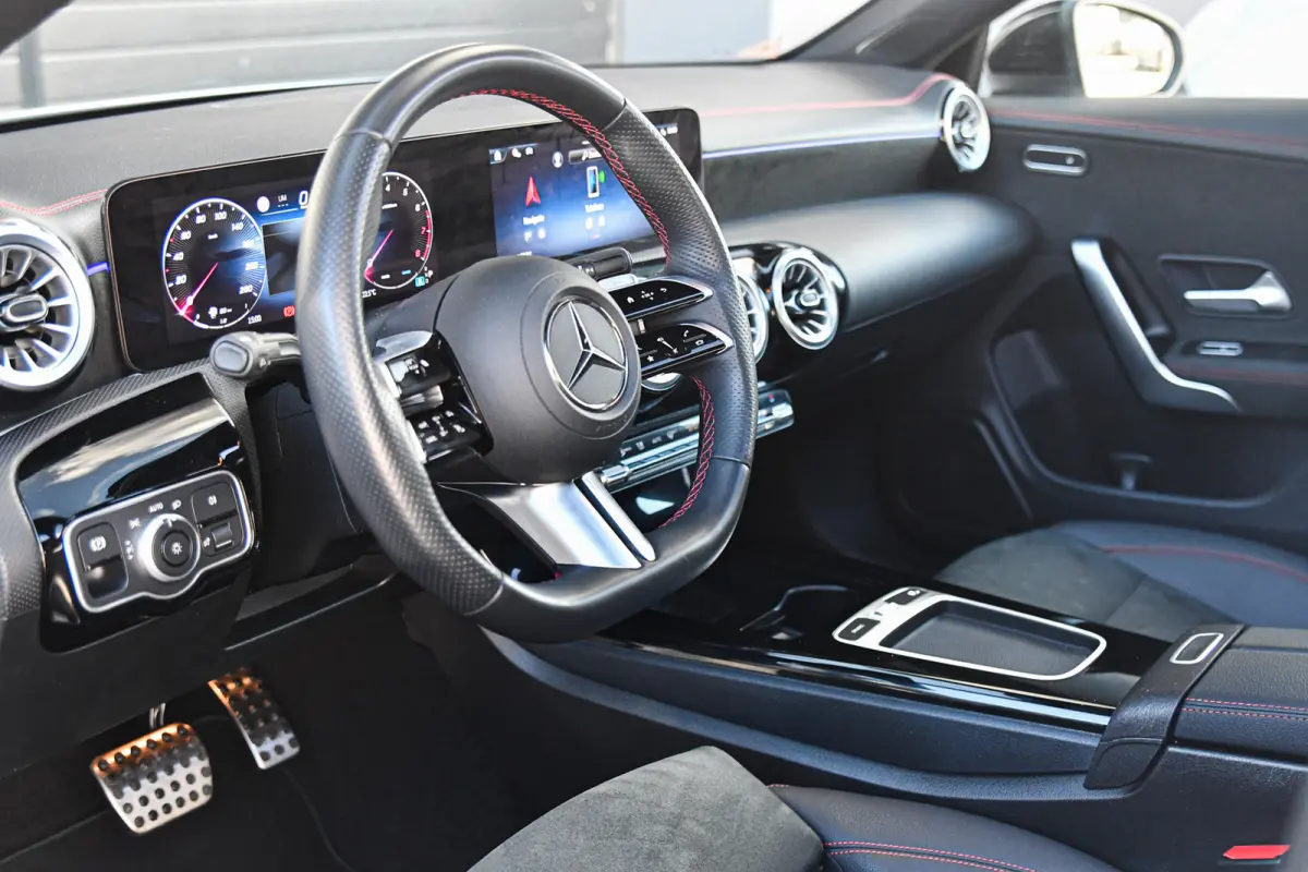 180 Star Edition AMG Line LIMITED, Panorama, Night, Camera, 19", Sfeer, Multibeam!