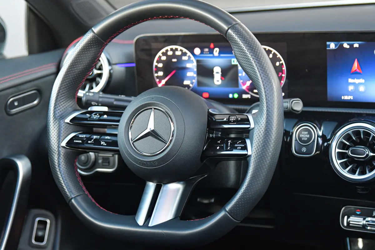 180 Star Edition AMG Line LIMITED, Panorama, Night, Camera, 19", Sfeer, Multibeam!