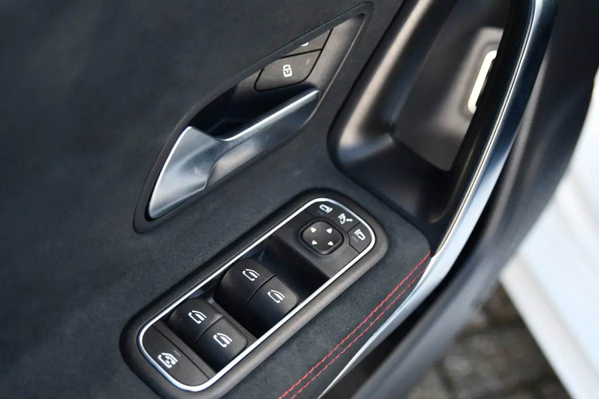 180 Star Edition AMG Line LIMITED, Panorama, Night, Camera, 19", Sfeer, Multibeam!