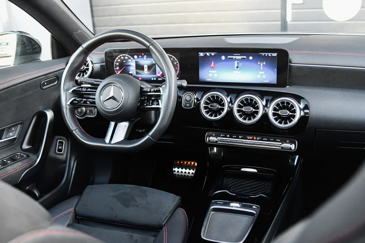 180 Star Edition AMG Line LIMITED, Panorama, Night, Camera, 19", Sfeer, Multibeam!