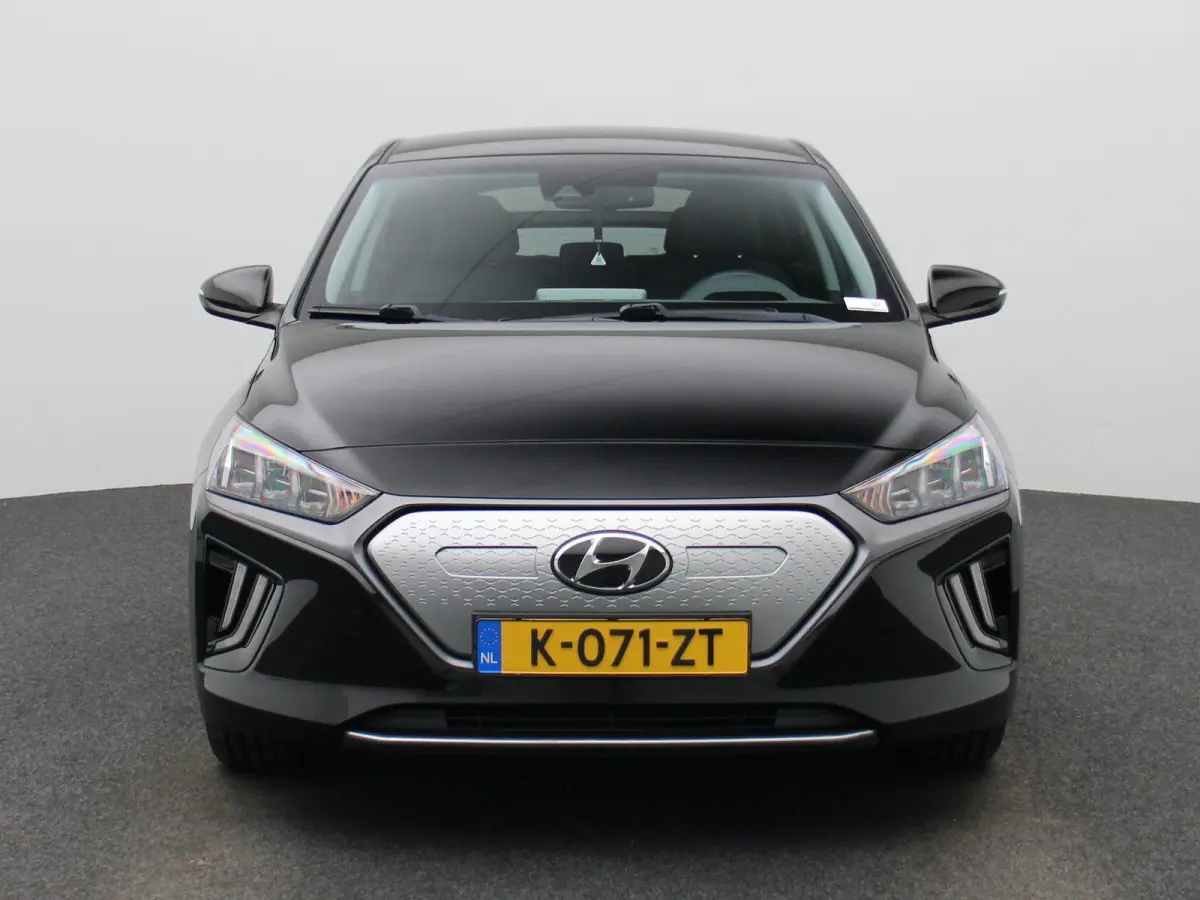 Comfort EV 38 kWh | 100% SOH | ACHTERUITRIJCAMERA | STOELVERWARMING | APPLE CARPLAY - ANDROID AUTO | INFINITY AUDIO | KEYLESS START |