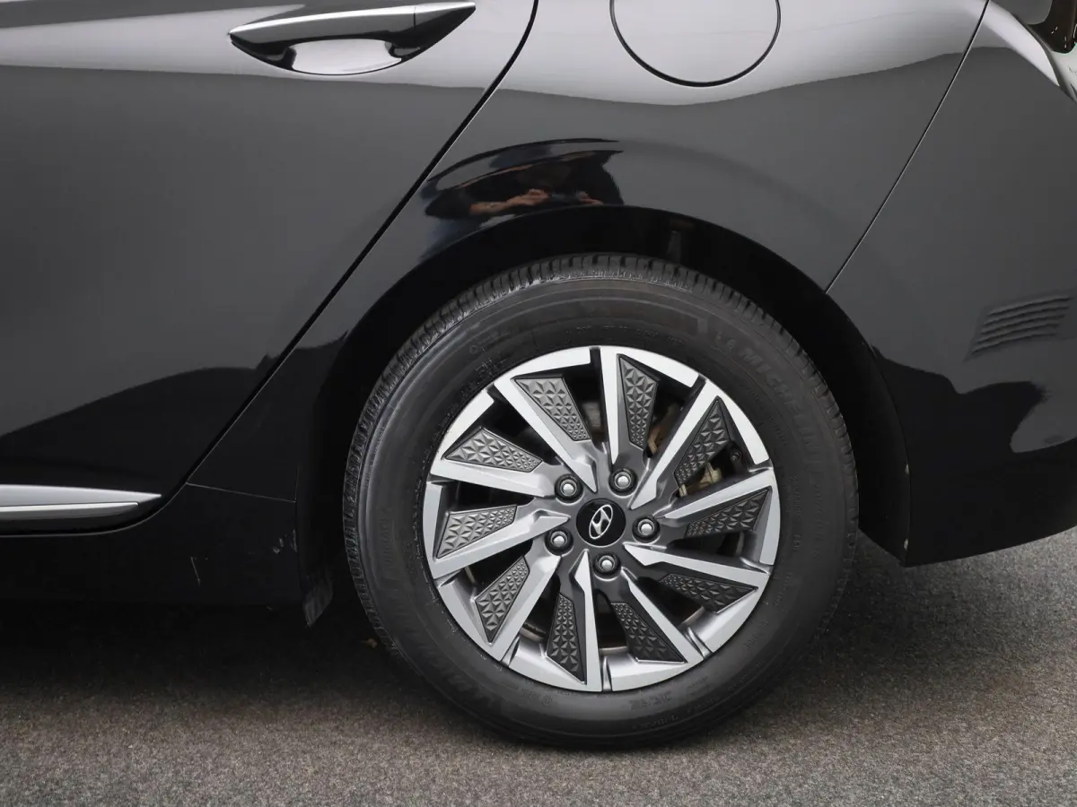 Comfort EV 38 kWh | 100% SOH | ACHTERUITRIJCAMERA | STOELVERWARMING | APPLE CARPLAY - ANDROID AUTO | INFINITY AUDIO | KEYLESS START |
