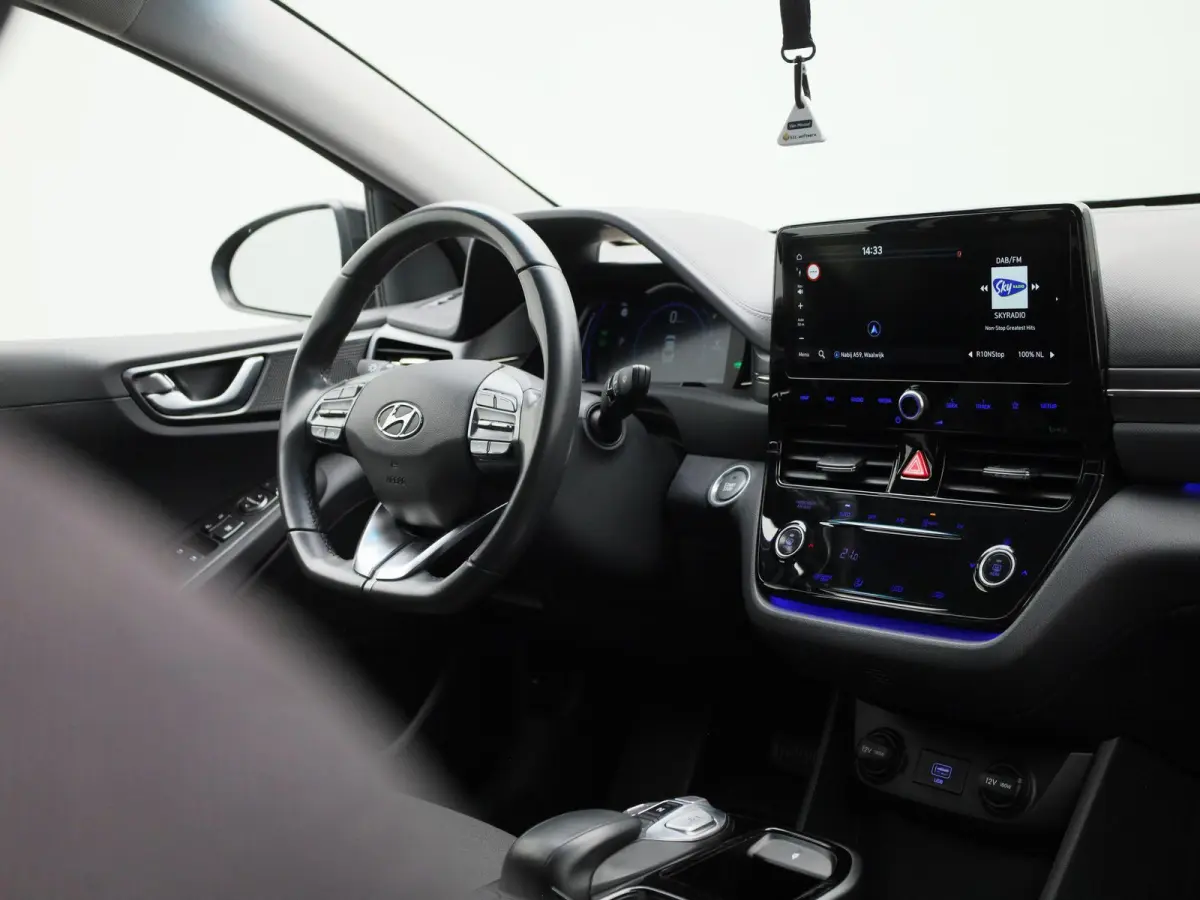 Comfort EV 38 kWh | 100% SOH | ACHTERUITRIJCAMERA | STOELVERWARMING | APPLE CARPLAY - ANDROID AUTO | INFINITY AUDIO | KEYLESS START |