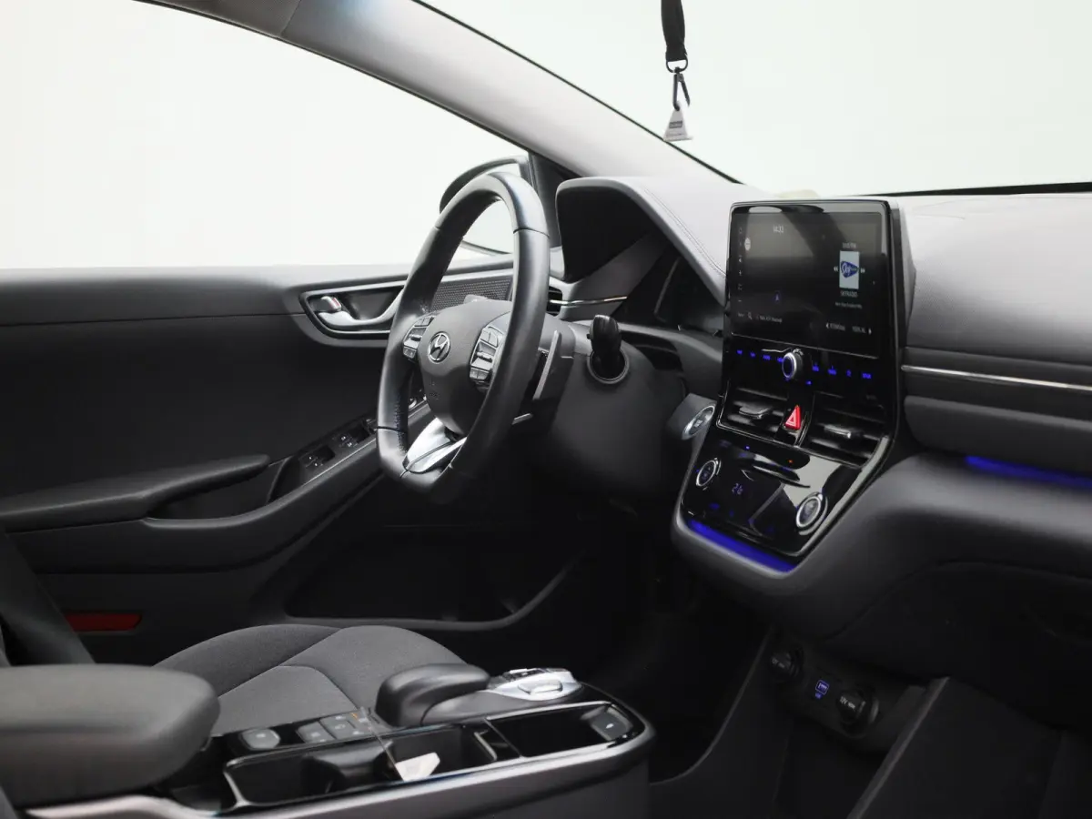 Comfort EV 38 kWh | 100% SOH | ACHTERUITRIJCAMERA | STOELVERWARMING | APPLE CARPLAY - ANDROID AUTO | INFINITY AUDIO | KEYLESS START |