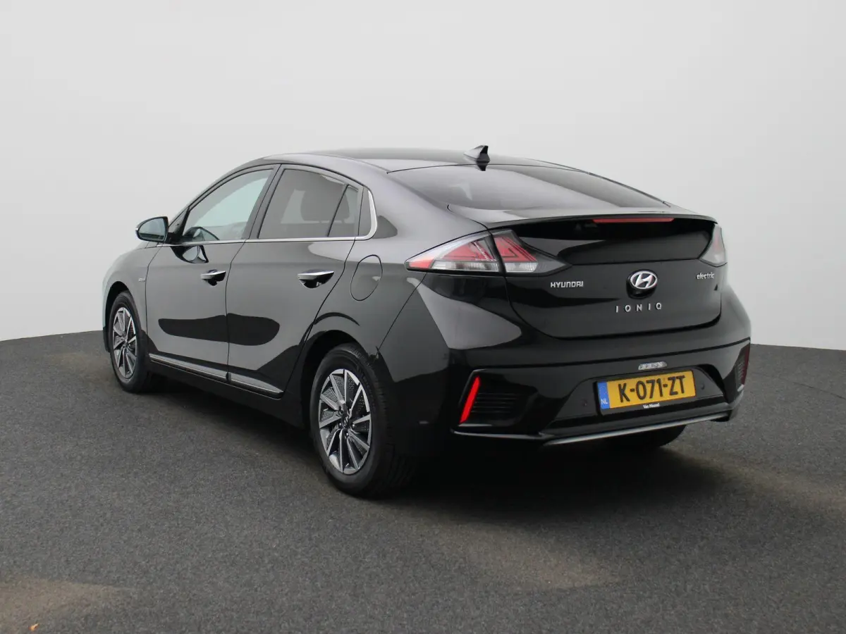 Comfort EV 38 kWh | 100% SOH | ACHTERUITRIJCAMERA | STOELVERWARMING | APPLE CARPLAY - ANDROID AUTO | INFINITY AUDIO | KEYLESS START |