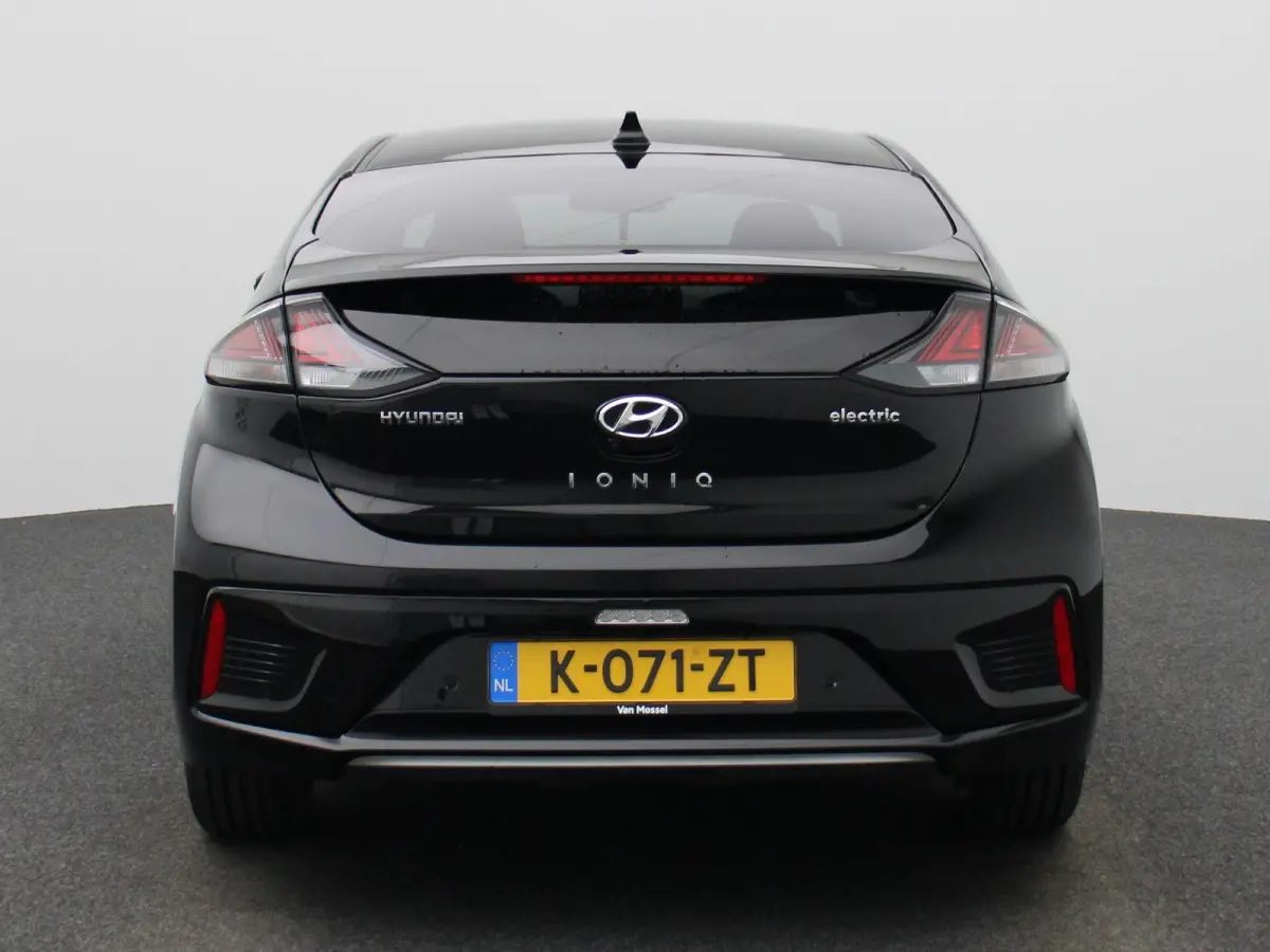 Comfort EV 38 kWh | 100% SOH | ACHTERUITRIJCAMERA | STOELVERWARMING | APPLE CARPLAY - ANDROID AUTO | INFINITY AUDIO | KEYLESS START |