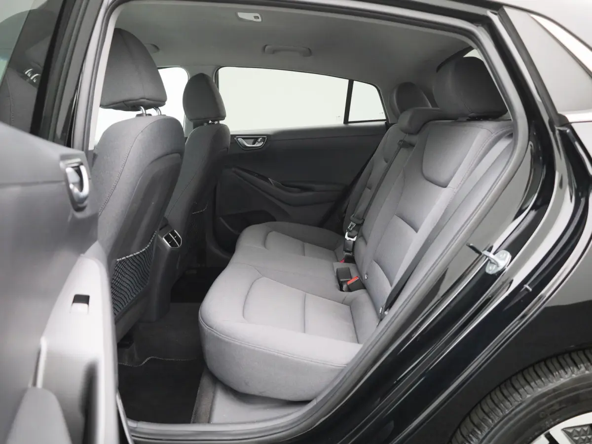 Comfort EV 38 kWh | 100% SOH | ACHTERUITRIJCAMERA | STOELVERWARMING | APPLE CARPLAY - ANDROID AUTO | INFINITY AUDIO | KEYLESS START |
