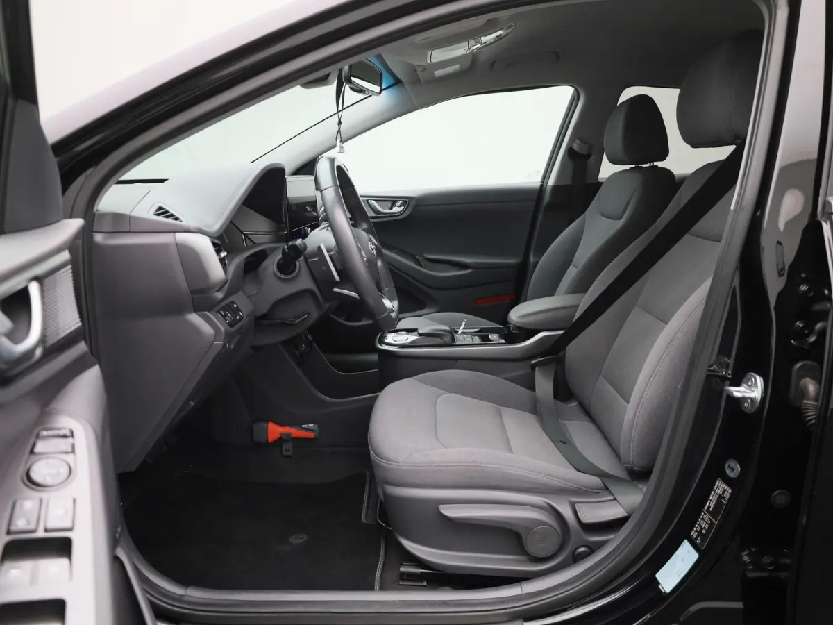 Comfort EV 38 kWh | 100% SOH | ACHTERUITRIJCAMERA | STOELVERWARMING | APPLE CARPLAY - ANDROID AUTO | INFINITY AUDIO | KEYLESS START |