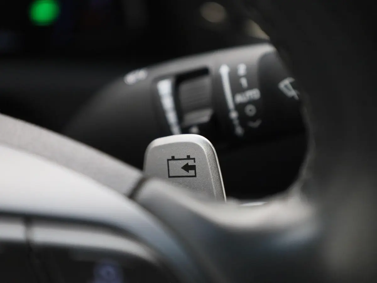 Comfort EV 38 kWh | 100% SOH | ACHTERUITRIJCAMERA | STOELVERWARMING | APPLE CARPLAY - ANDROID AUTO | INFINITY AUDIO | KEYLESS START |