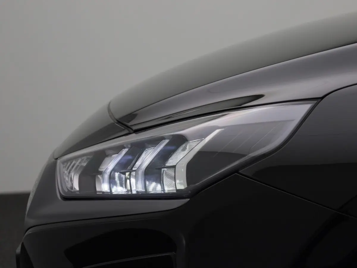 Comfort EV 38 kWh | 100% SOH | ACHTERUITRIJCAMERA | STOELVERWARMING | APPLE CARPLAY - ANDROID AUTO | INFINITY AUDIO | KEYLESS START |