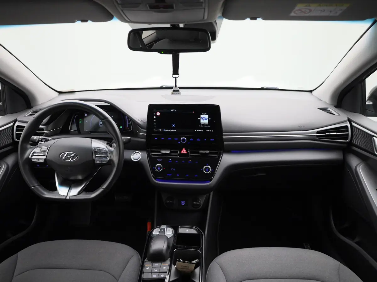 Comfort EV 38 kWh | 100% SOH | ACHTERUITRIJCAMERA | STOELVERWARMING | APPLE CARPLAY - ANDROID AUTO | INFINITY AUDIO | KEYLESS START |