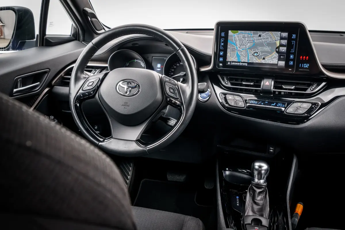 1.8 Hybrid Executive Bi-Tone | LED | JBL | Camera | Stoelverwarming | Adaptive Cruise