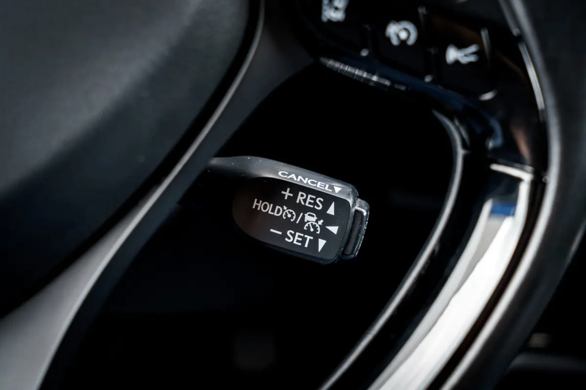 1.8 Hybrid Executive Bi-Tone | LED | JBL | Camera | Stoelverwarming | Adaptive Cruise