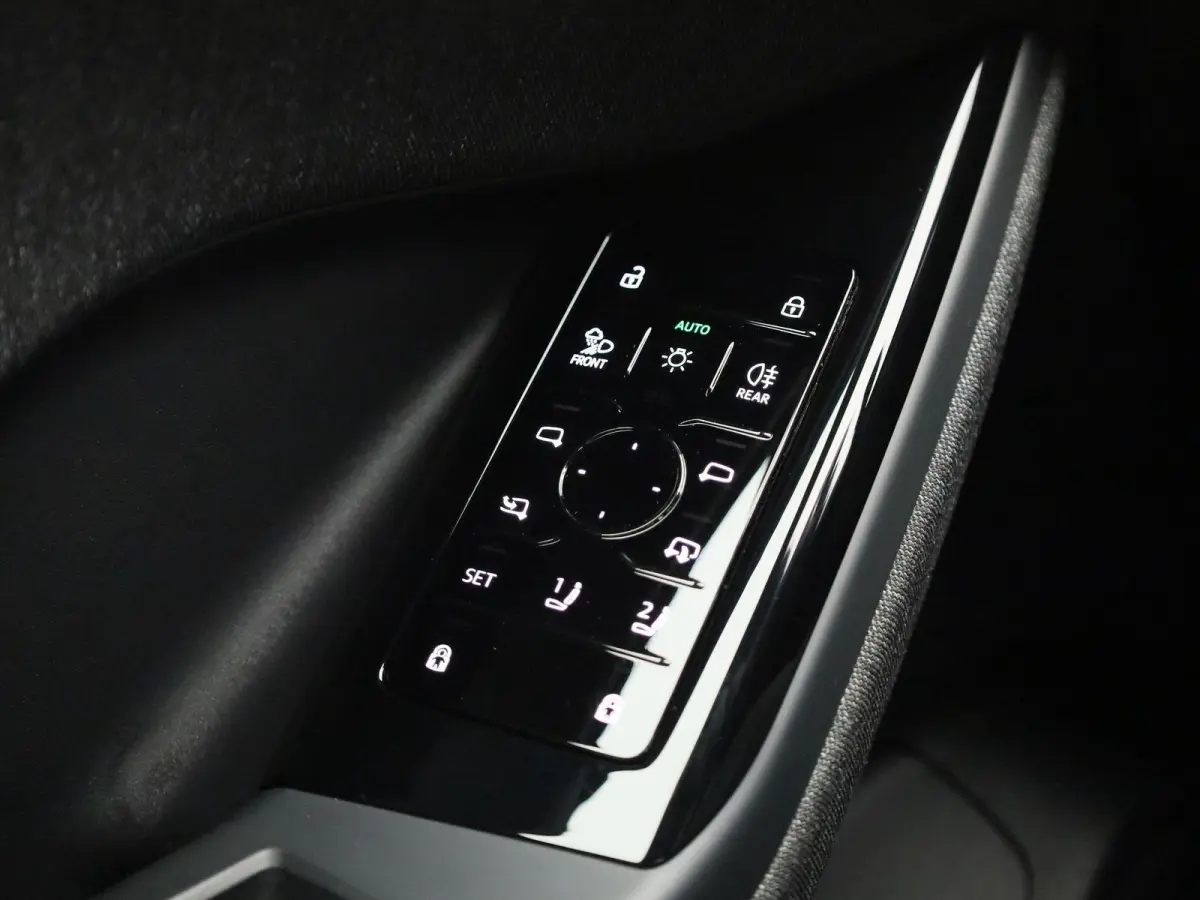 S edition 100 kWh | 360 Camera | B&O audio | S-line | Navigatie | 21 Inch Velgen | Head-up display | Stoel/stuur verwarming |