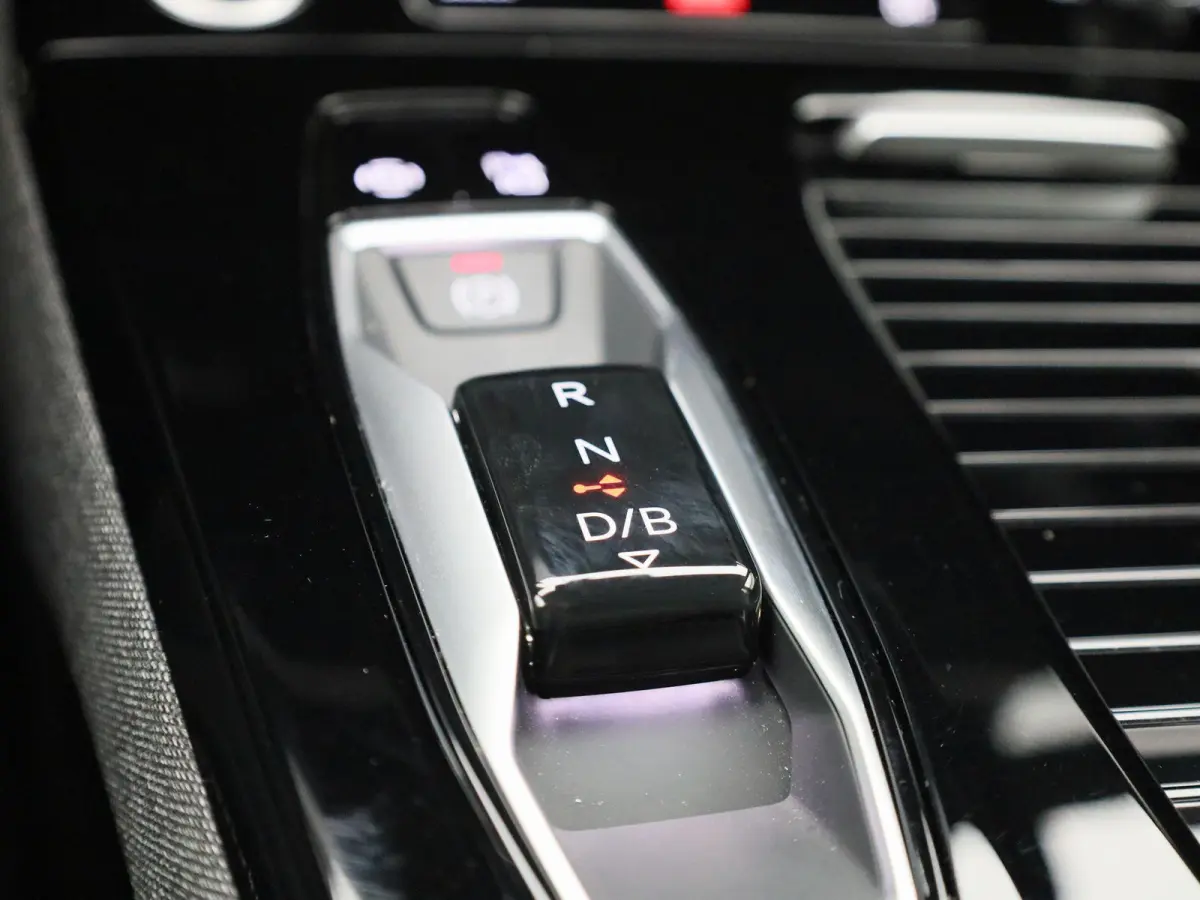 S edition 100 kWh | 360 Camera | B&O audio | S-line | Navigatie | 21 Inch Velgen | Head-up display | Stoel/stuur verwarming |