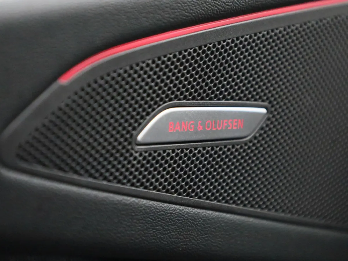 S edition 100 kWh | 360 Camera | B&O audio | S-line | Navigatie | 21 Inch Velgen | Head-up display | Stoel/stuur verwarming |