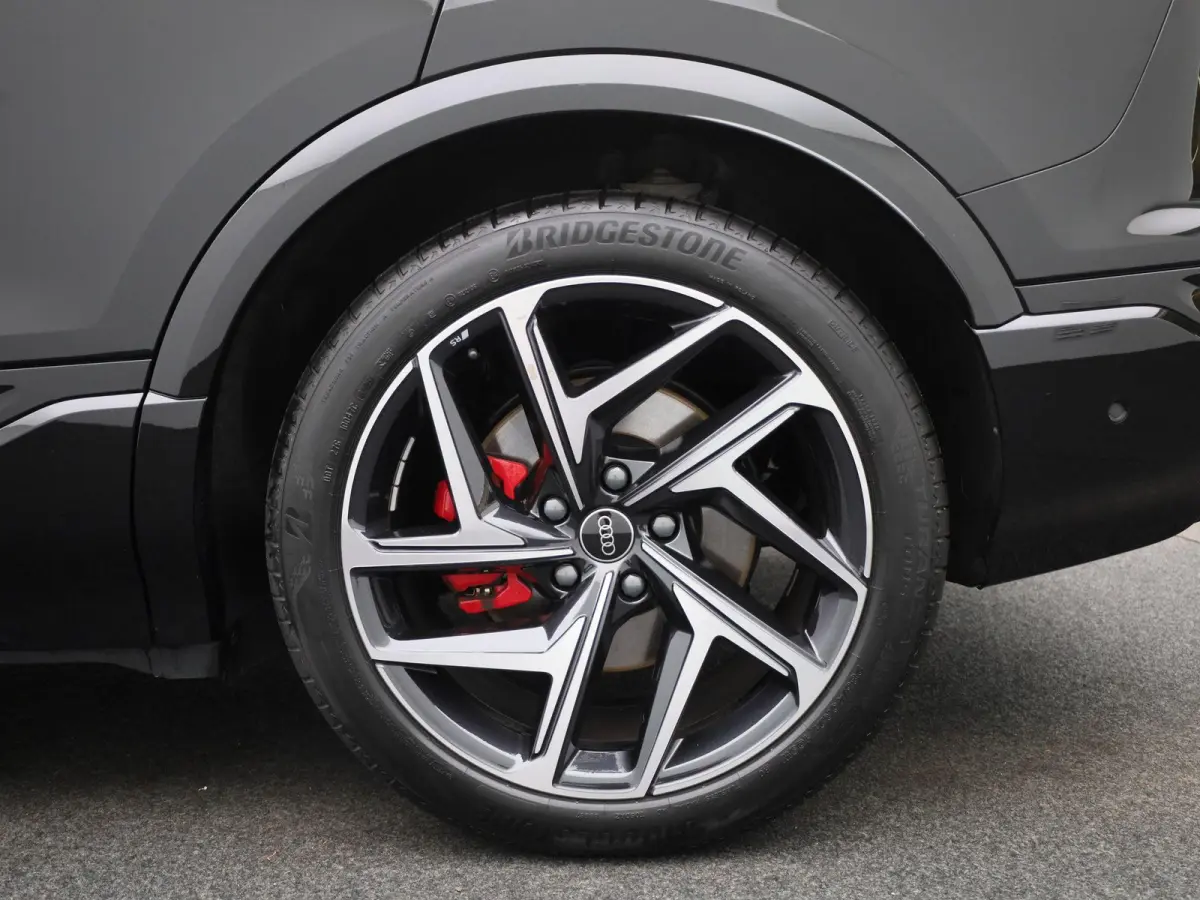 S edition 100 kWh | 360 Camera | B&O audio | S-line | Navigatie | 21 Inch Velgen | Head-up display | Stoel/stuur verwarming |