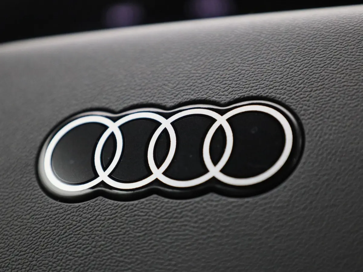 S edition 100 kWh | 360 Camera | B&O audio | S-line | Navigatie | 21 Inch Velgen | Head-up display | Stoel/stuur verwarming |