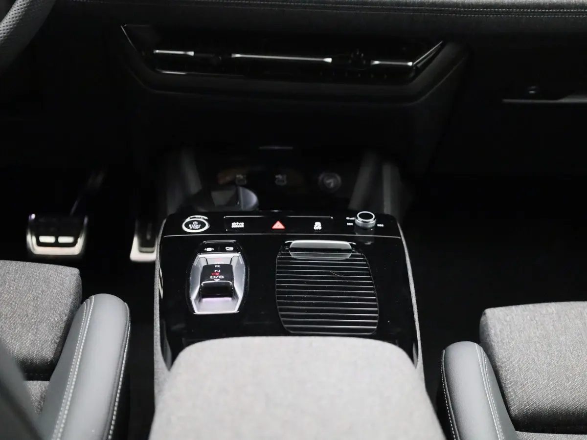 S edition 100 kWh | 360 Camera | B&O audio | S-line | Navigatie | 21 Inch Velgen | Head-up display | Stoel/stuur verwarming |
