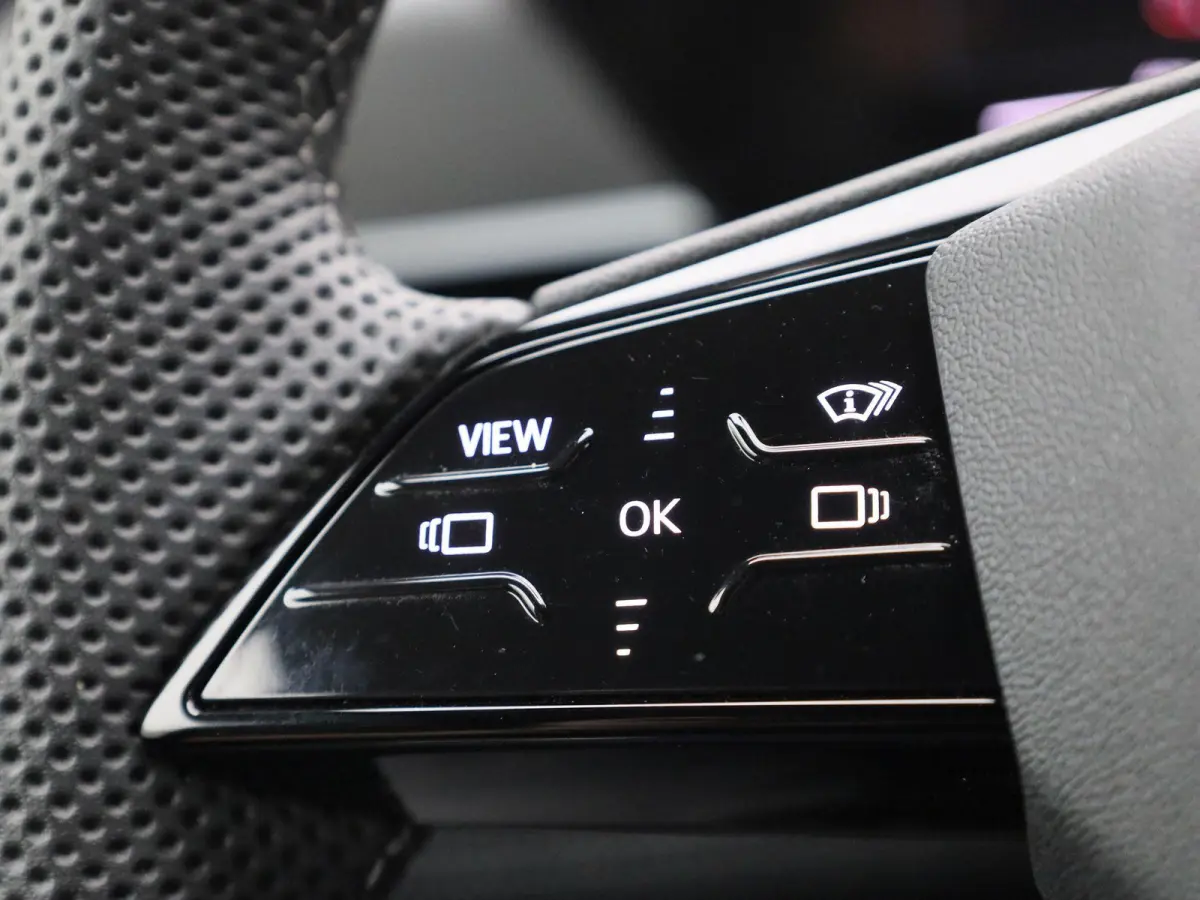 S edition 100 kWh | 360 Camera | B&O audio | S-line | Navigatie | 21 Inch Velgen | Head-up display | Stoel/stuur verwarming |