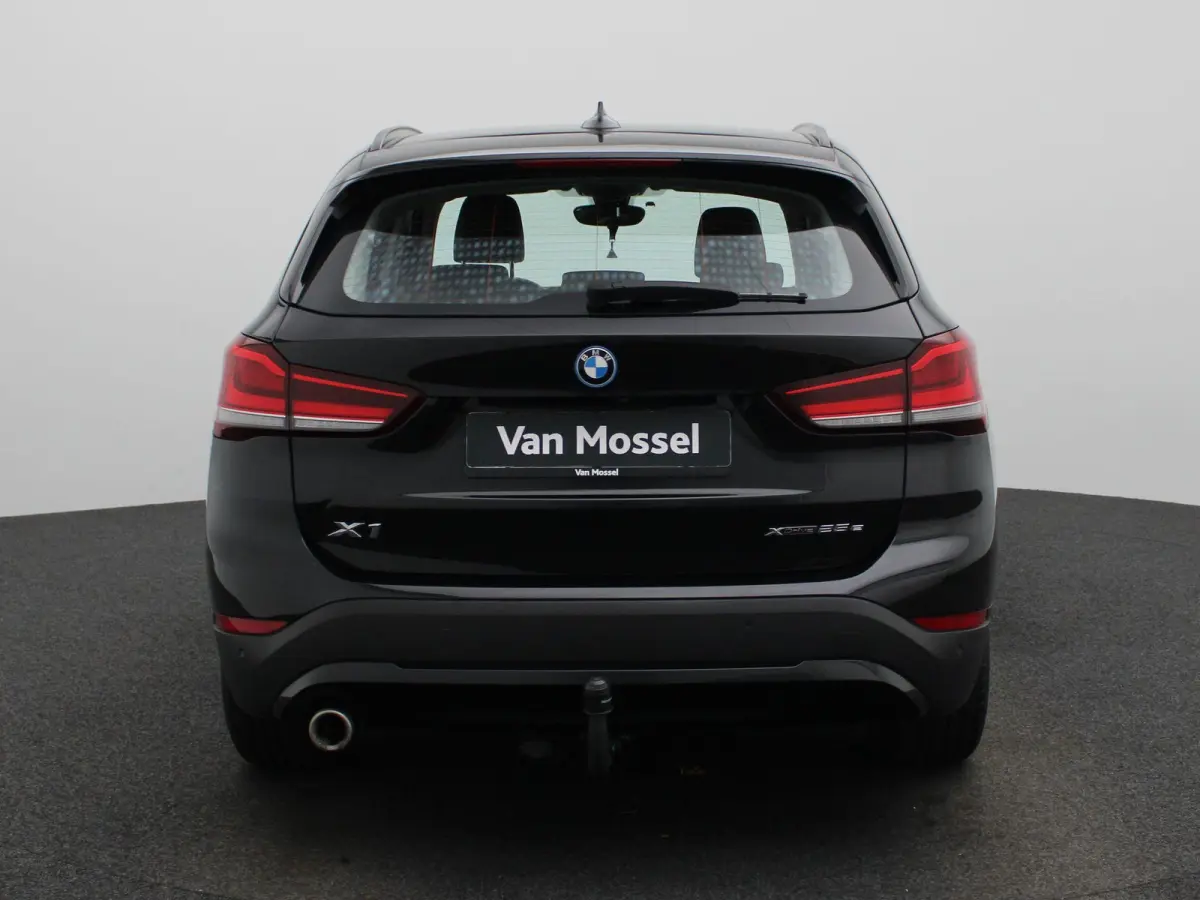 xDrive25e Executive | ACHTERUITRIJCAMERA | ELEKTRISCHE KOFFERKLEP | STOELVERWARMING | TREKHAAK | CRUISE CONTROL | HEAD-UP | NAVIGATIE | LICHTMETALEN VELGEN | LEDER |