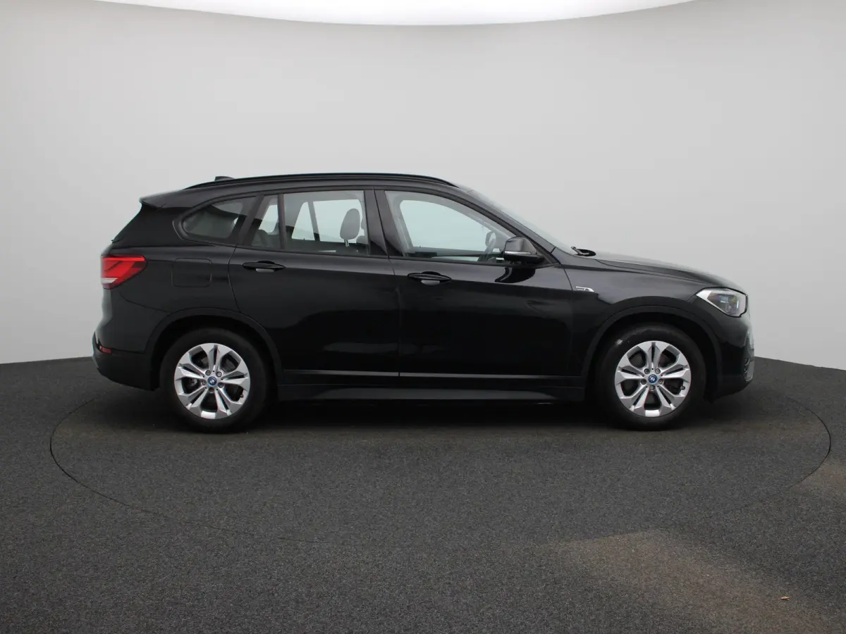 xDrive25e Executive | ACHTERUITRIJCAMERA | ELEKTRISCHE KOFFERKLEP | STOELVERWARMING | TREKHAAK | CRUISE CONTROL | HEAD-UP | NAVIGATIE | LICHTMETALEN VELGEN | LEDER |
