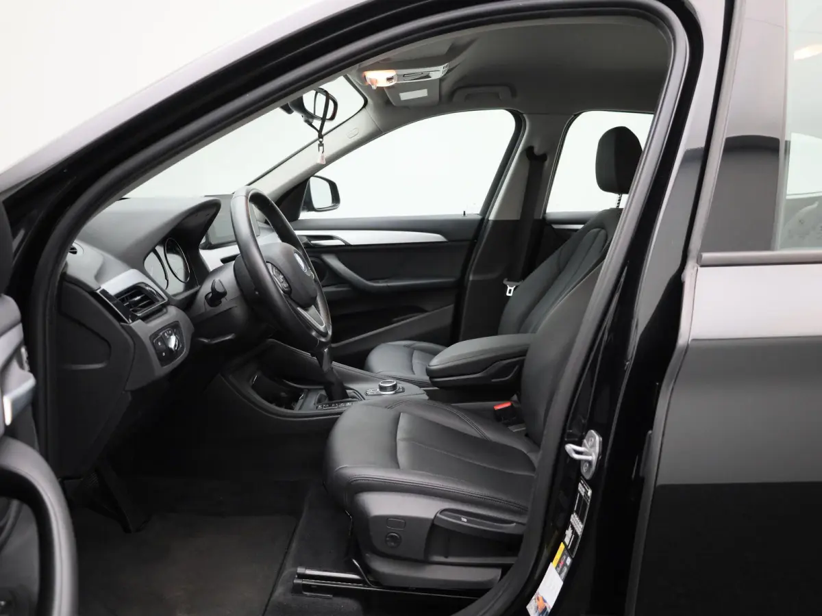 xDrive25e Executive | ACHTERUITRIJCAMERA | ELEKTRISCHE KOFFERKLEP | STOELVERWARMING | TREKHAAK | CRUISE CONTROL | HEAD-UP | NAVIGATIE | LICHTMETALEN VELGEN | LEDER |