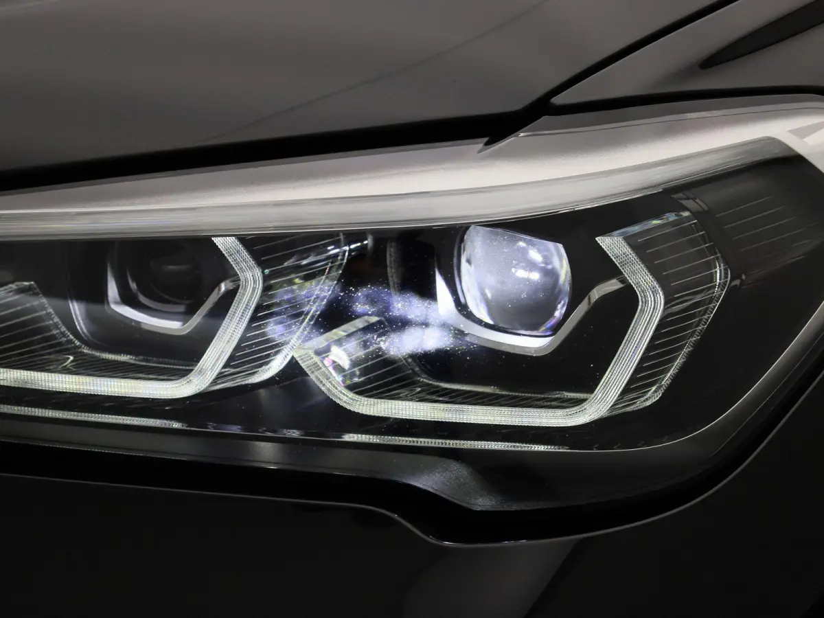 xDrive25e Executive | ACHTERUITRIJCAMERA | ELEKTRISCHE KOFFERKLEP | STOELVERWARMING | TREKHAAK | CRUISE CONTROL | HEAD-UP | NAVIGATIE | LICHTMETALEN VELGEN | LEDER |