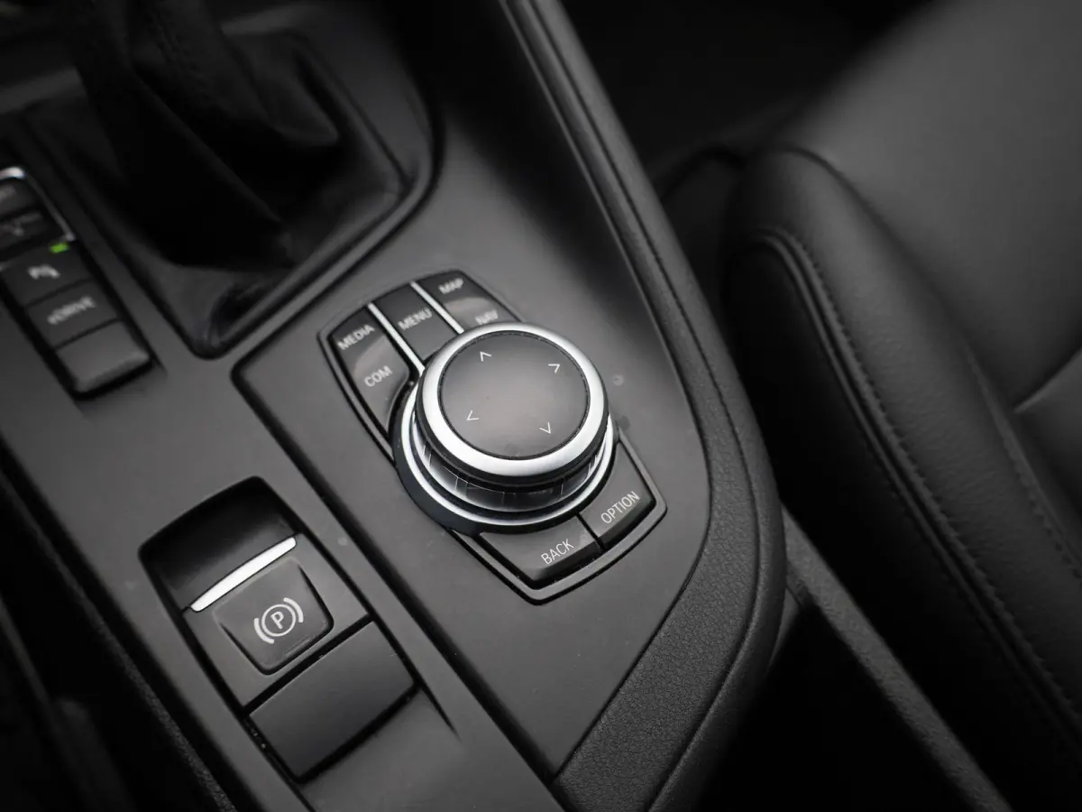 xDrive25e Executive | ACHTERUITRIJCAMERA | ELEKTRISCHE KOFFERKLEP | STOELVERWARMING | TREKHAAK | CRUISE CONTROL | HEAD-UP | NAVIGATIE | LICHTMETALEN VELGEN | LEDER |