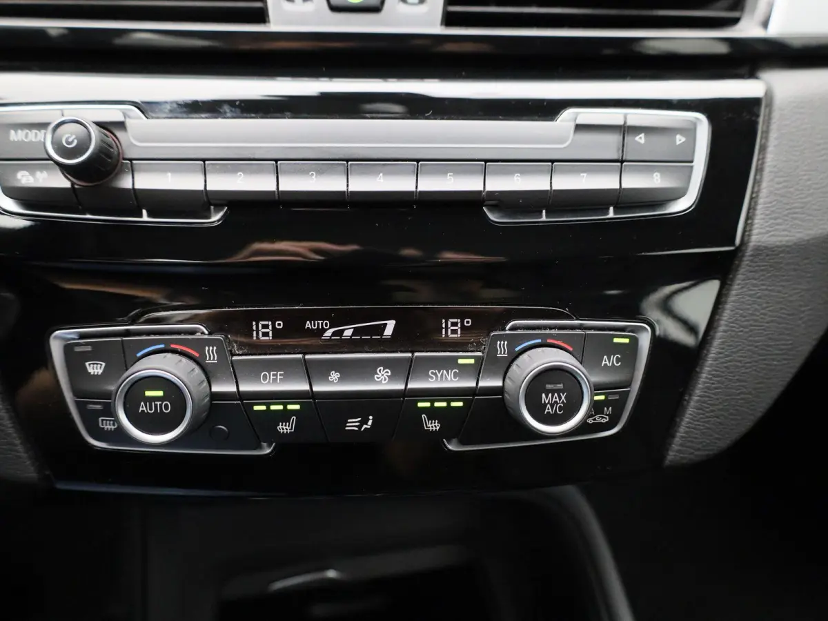 xDrive25e Executive | ACHTERUITRIJCAMERA | ELEKTRISCHE KOFFERKLEP | STOELVERWARMING | TREKHAAK | CRUISE CONTROL | HEAD-UP | NAVIGATIE | LICHTMETALEN VELGEN | LEDER |