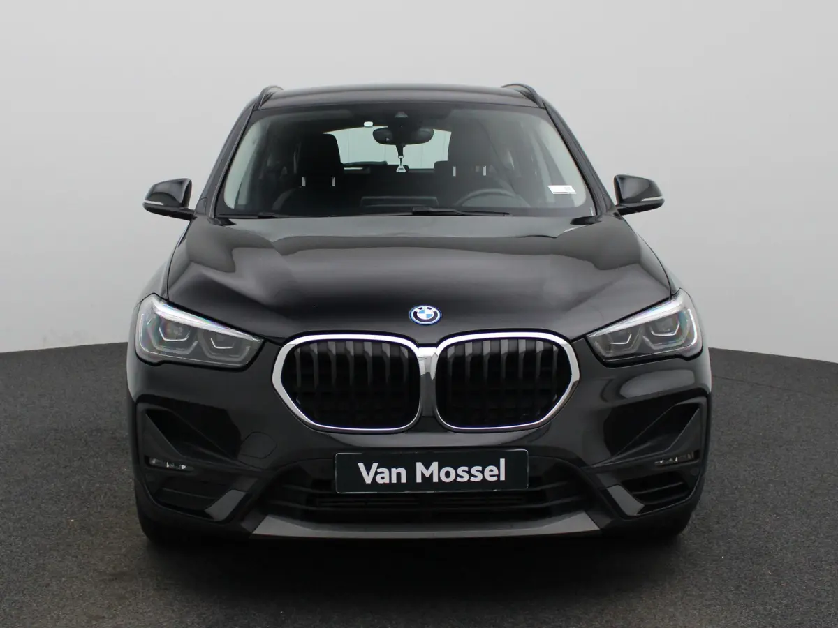 xDrive25e Executive | ACHTERUITRIJCAMERA | ELEKTRISCHE KOFFERKLEP | STOELVERWARMING | TREKHAAK | CRUISE CONTROL | HEAD-UP | NAVIGATIE | LICHTMETALEN VELGEN | LEDER |