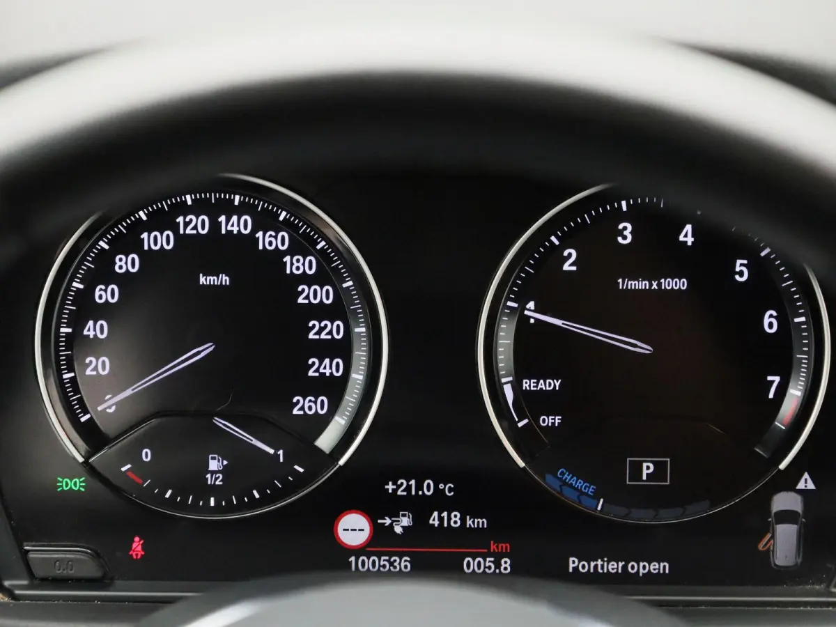 xDrive25e Executive | ACHTERUITRIJCAMERA | ELEKTRISCHE KOFFERKLEP | STOELVERWARMING | TREKHAAK | CRUISE CONTROL | HEAD-UP | NAVIGATIE | LICHTMETALEN VELGEN | LEDER |