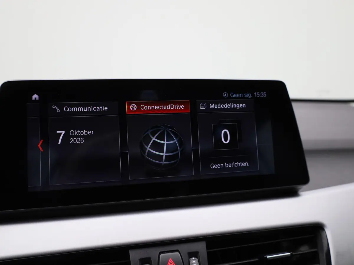 xDrive25e Executive | ACHTERUITRIJCAMERA | ELEKTRISCHE KOFFERKLEP | STOELVERWARMING | TREKHAAK | CRUISE CONTROL | HEAD-UP | NAVIGATIE | LICHTMETALEN VELGEN | LEDER |
