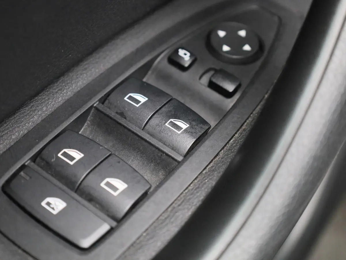 xDrive25e Executive | ACHTERUITRIJCAMERA | ELEKTRISCHE KOFFERKLEP | STOELVERWARMING | TREKHAAK | CRUISE CONTROL | HEAD-UP | NAVIGATIE | LICHTMETALEN VELGEN | LEDER |