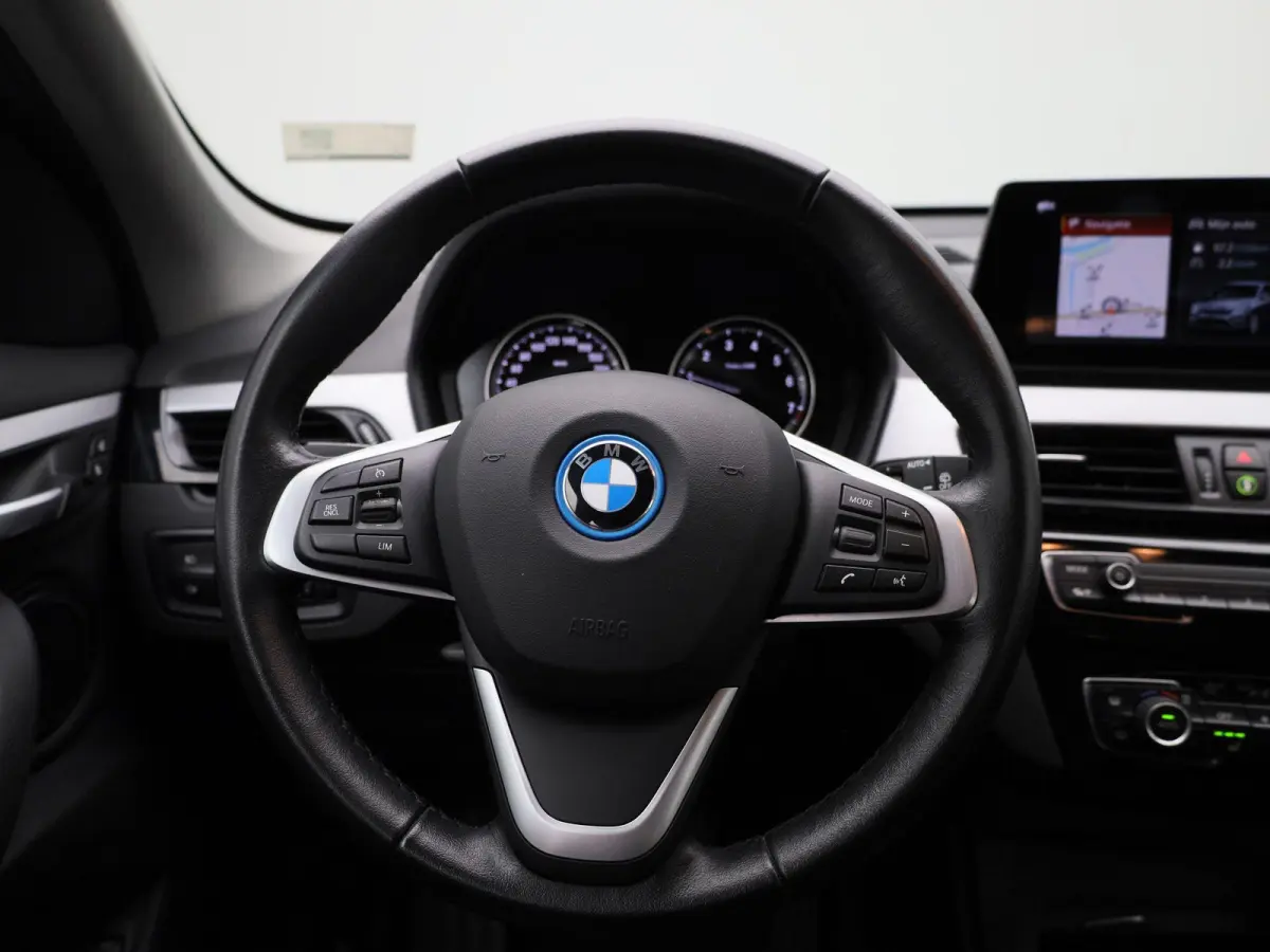xDrive25e Executive | ACHTERUITRIJCAMERA | ELEKTRISCHE KOFFERKLEP | STOELVERWARMING | TREKHAAK | CRUISE CONTROL | HEAD-UP | NAVIGATIE | LICHTMETALEN VELGEN | LEDER |