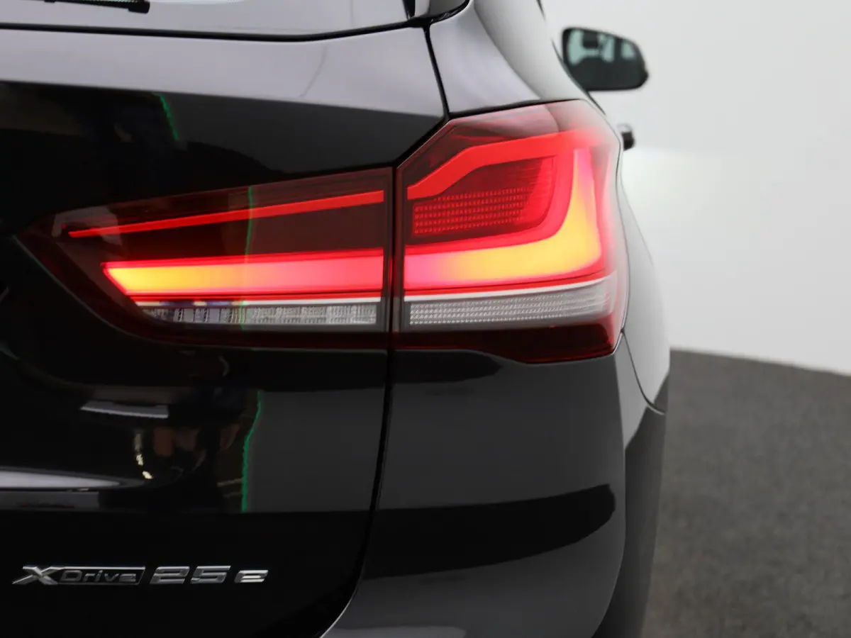 xDrive25e Executive | ACHTERUITRIJCAMERA | ELEKTRISCHE KOFFERKLEP | STOELVERWARMING | TREKHAAK | CRUISE CONTROL | HEAD-UP | NAVIGATIE | LICHTMETALEN VELGEN | LEDER |