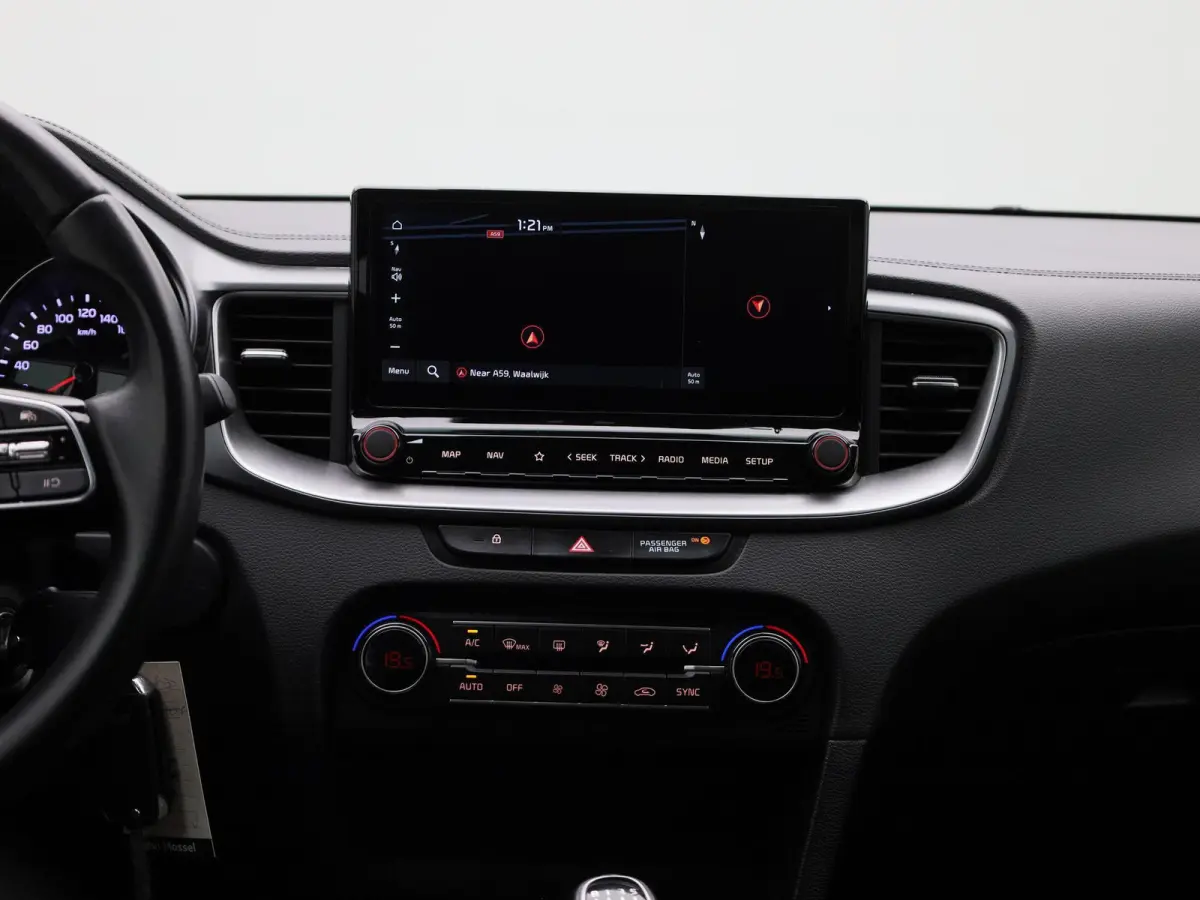 1.0 T-GDi DynamicLine | ACHTERUITRIJCAMERA | APPLE CARPLAY - ANDROID AUTO | CLIMATE CONTROL | CRUISE CONTROL | LANE ASSIST |