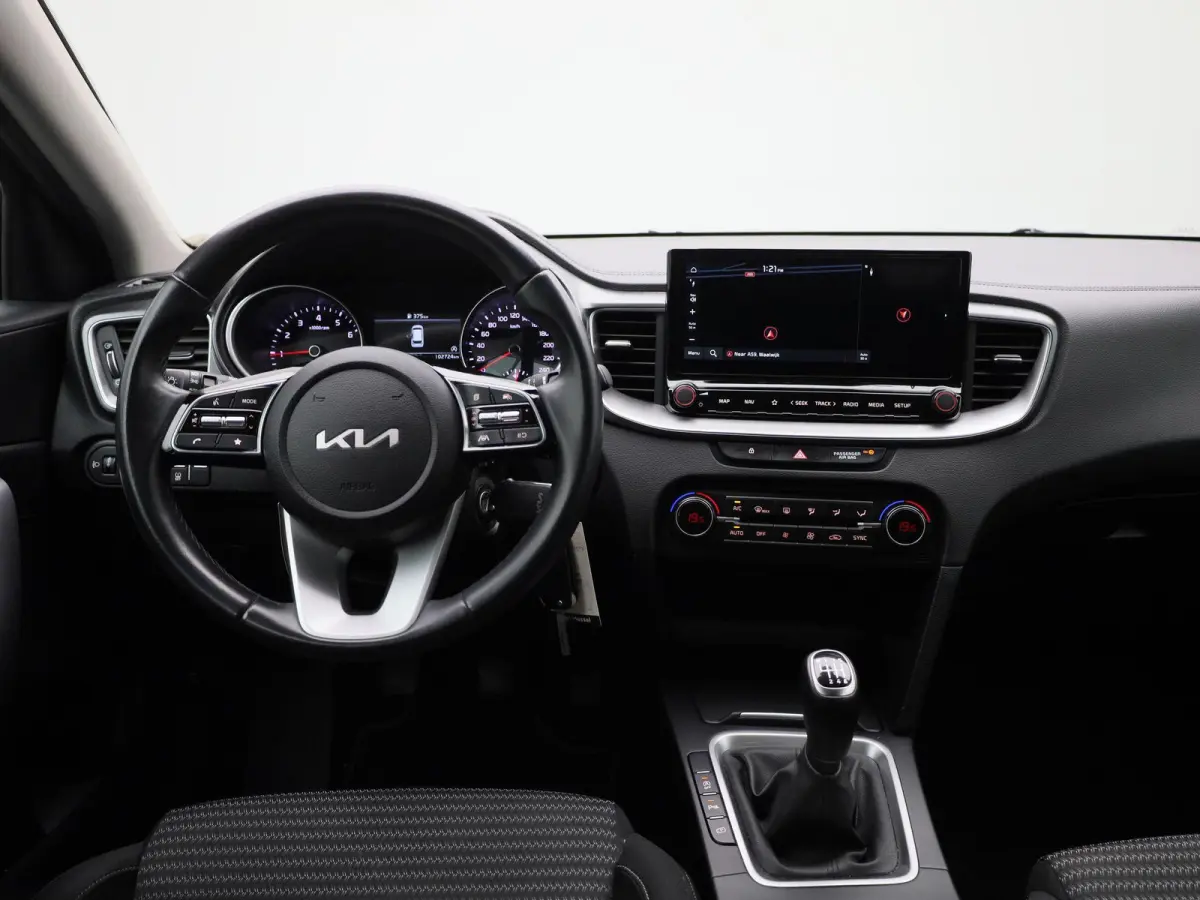 1.0 T-GDi DynamicLine | ACHTERUITRIJCAMERA | APPLE CARPLAY - ANDROID AUTO | CLIMATE CONTROL | CRUISE CONTROL | LANE ASSIST |