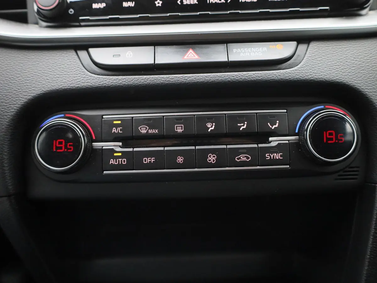 1.0 T-GDi DynamicLine | ACHTERUITRIJCAMERA | APPLE CARPLAY - ANDROID AUTO | CLIMATE CONTROL | CRUISE CONTROL | LANE ASSIST |