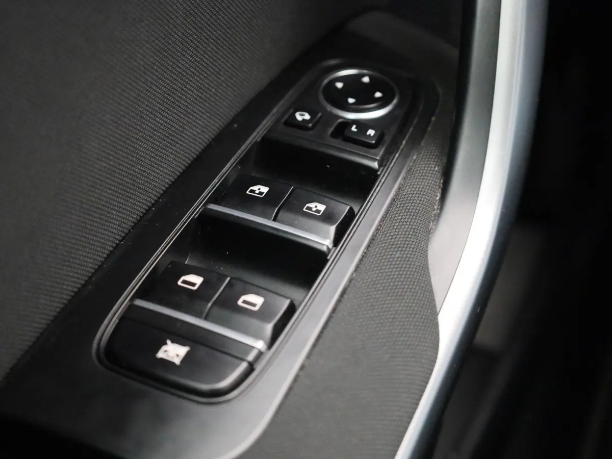 1.0 T-GDi DynamicLine | ACHTERUITRIJCAMERA | APPLE CARPLAY - ANDROID AUTO | CLIMATE CONTROL | CRUISE CONTROL | LANE ASSIST |