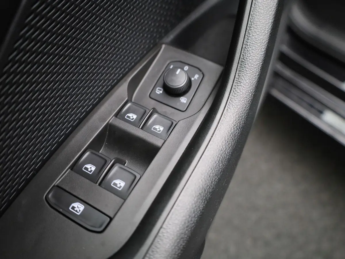 1.0 e-TSI Business Edition Plus | PANORAMADAK | APPLE CARPLAY - ANDROID AUTO | ELEKTRISCHE KOFFERKLEP | PARKEERSENSOREN | ADAPTIVE CRUISE CONTROL | CLIMATE CONTROL |