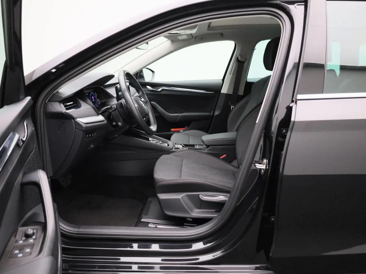 1.0 e-TSI Business Edition Plus | PANORAMADAK | APPLE CARPLAY - ANDROID AUTO | ELEKTRISCHE KOFFERKLEP | PARKEERSENSOREN | ADAPTIVE CRUISE CONTROL | CLIMATE CONTROL |