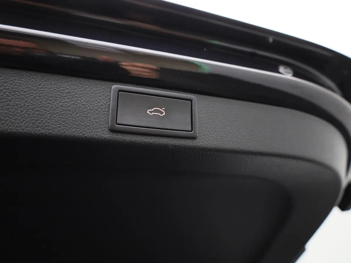 1.0 e-TSI Business Edition Plus | PANORAMADAK | APPLE CARPLAY - ANDROID AUTO | ELEKTRISCHE KOFFERKLEP | PARKEERSENSOREN | ADAPTIVE CRUISE CONTROL | CLIMATE CONTROL |