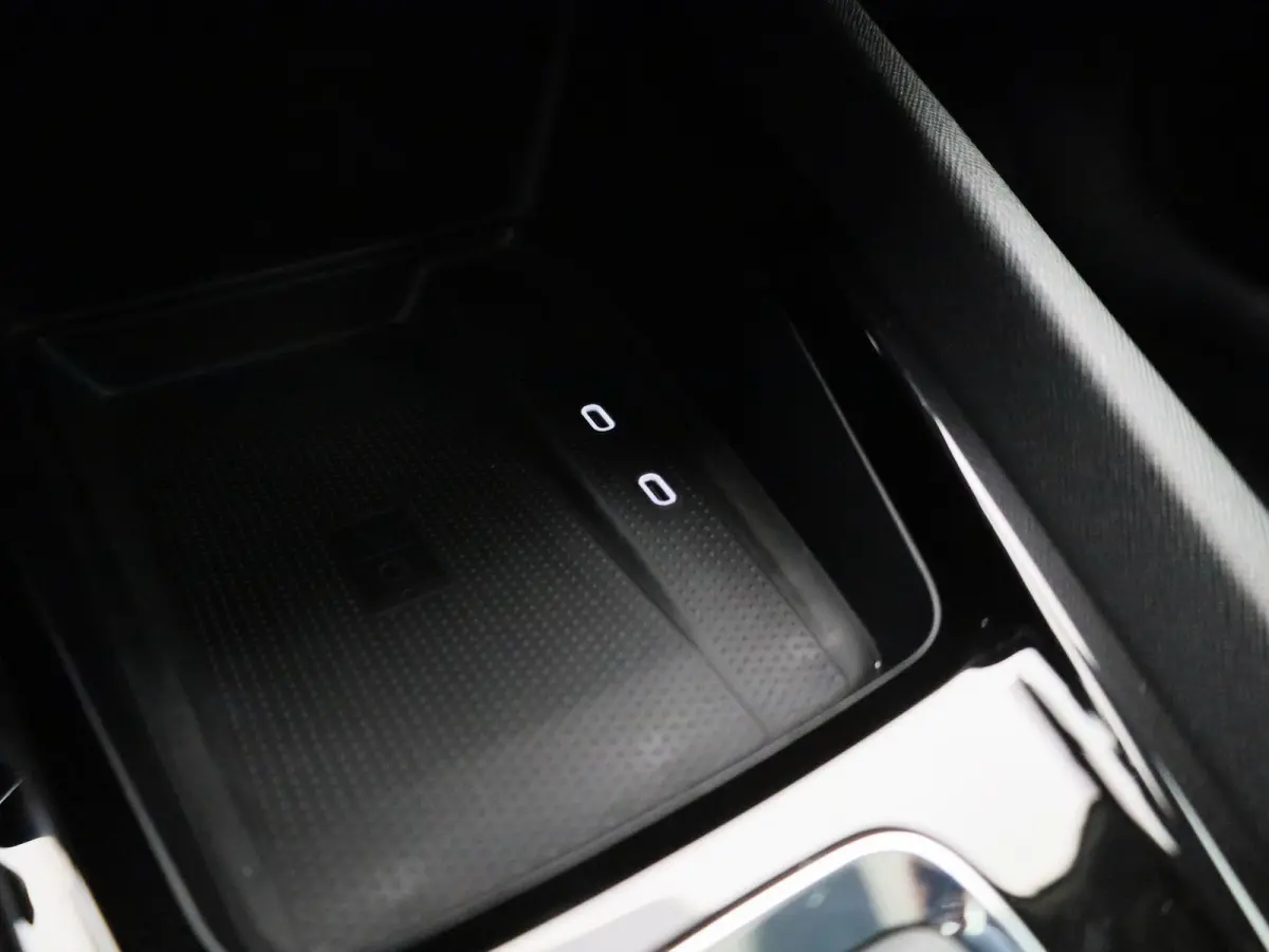 1.0 e-TSI Business Edition Plus | PANORAMADAK | APPLE CARPLAY - ANDROID AUTO | ELEKTRISCHE KOFFERKLEP | PARKEERSENSOREN | ADAPTIVE CRUISE CONTROL | CLIMATE CONTROL |