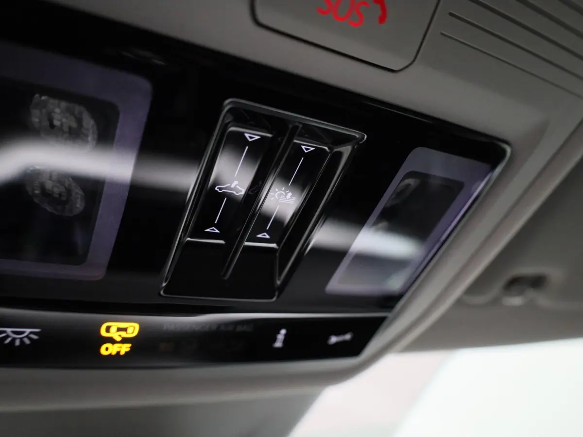 1.0 e-TSI Business Edition Plus | PANORAMADAK | APPLE CARPLAY - ANDROID AUTO | ELEKTRISCHE KOFFERKLEP | PARKEERSENSOREN | ADAPTIVE CRUISE CONTROL | CLIMATE CONTROL |