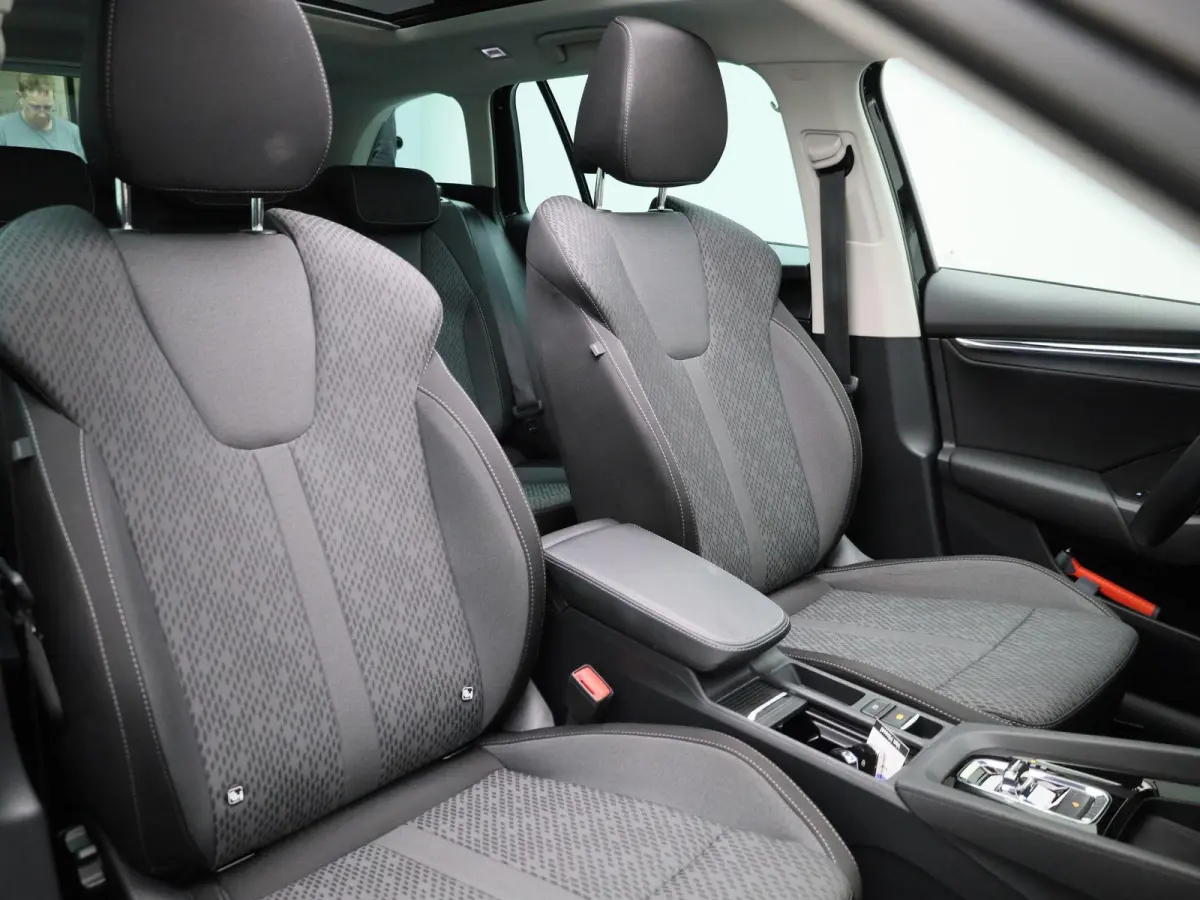 1.0 e-TSI Business Edition Plus | PANORAMADAK | APPLE CARPLAY - ANDROID AUTO | ELEKTRISCHE KOFFERKLEP | PARKEERSENSOREN | ADAPTIVE CRUISE CONTROL | CLIMATE CONTROL |