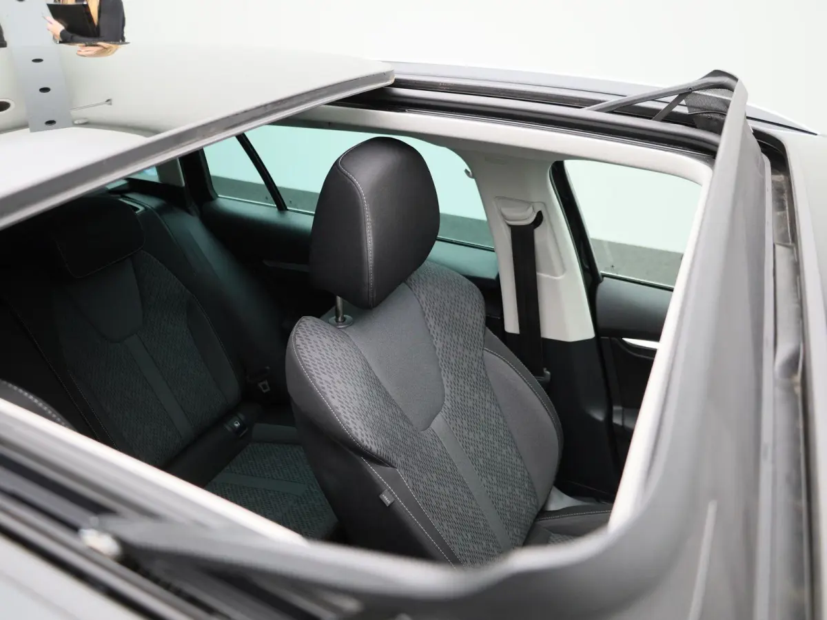 1.0 e-TSI Business Edition Plus | PANORAMADAK | APPLE CARPLAY - ANDROID AUTO | ELEKTRISCHE KOFFERKLEP | PARKEERSENSOREN | ADAPTIVE CRUISE CONTROL | CLIMATE CONTROL |